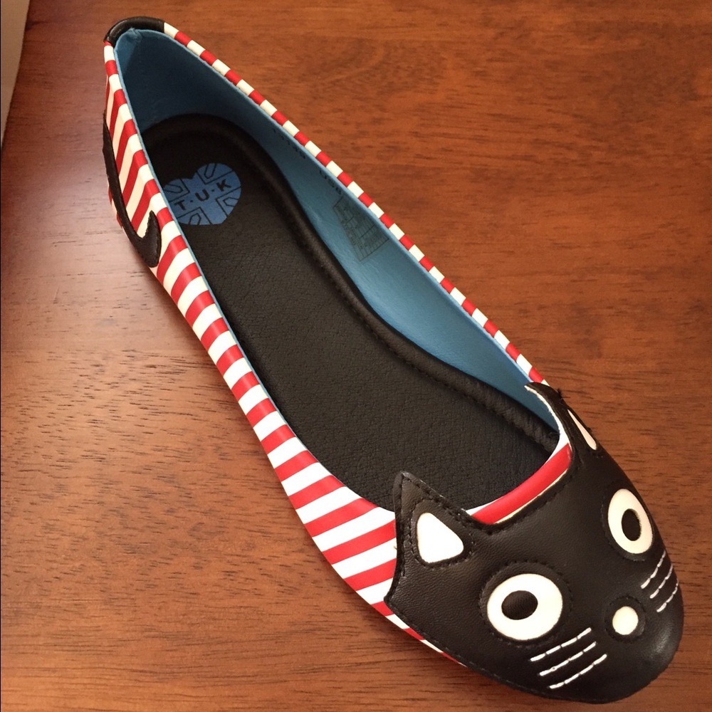 TUK Black and Red Striped Cat Flats